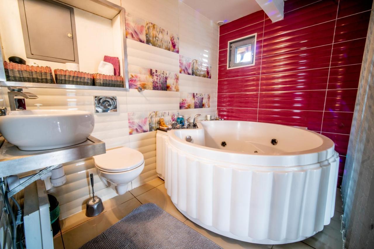 Caloroczny Dom Na Mazurach Wrzospa Z Jacuzzi Ferienhaus *